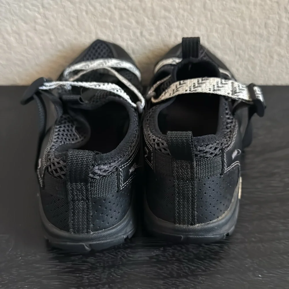Chaco Odyssey Black Kids/Youth‎ Sneaker Sandals Size 6